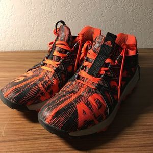 Mens Adidas Vigor bounce 5 trail shoes in size 6.5. There are black and orange
